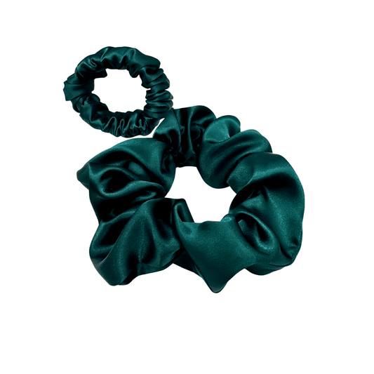 Emerald green satin scrunchie with a soft, luminous sheen and gently gathered folds. Handmade in Canada for elegant, damage-free styling and a secure, gentle hold.